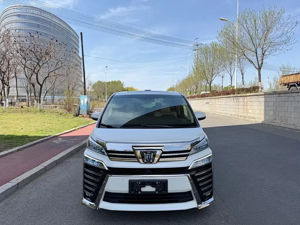 Toyota Vellfire — фото 9