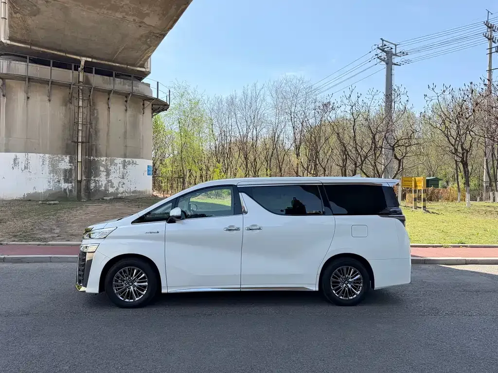 Toyota Vellfire — фото 5