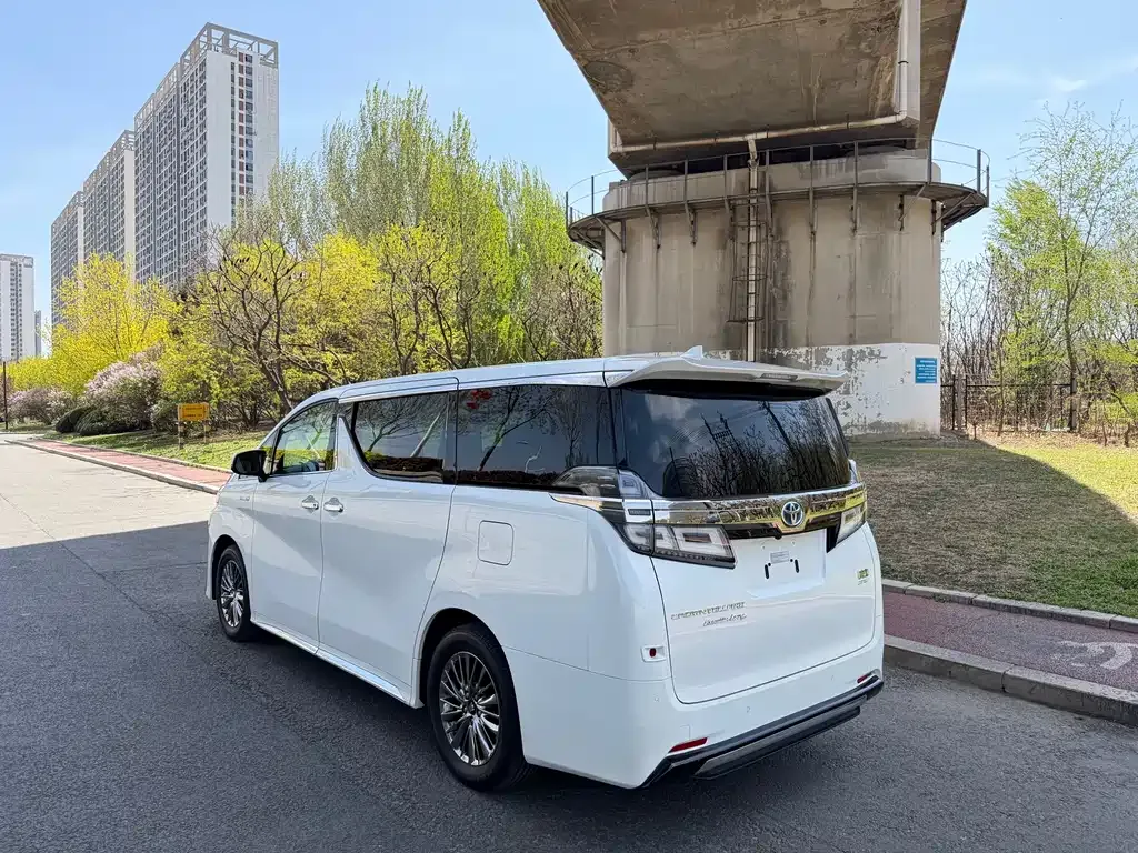 Toyota Vellfire — фото 7