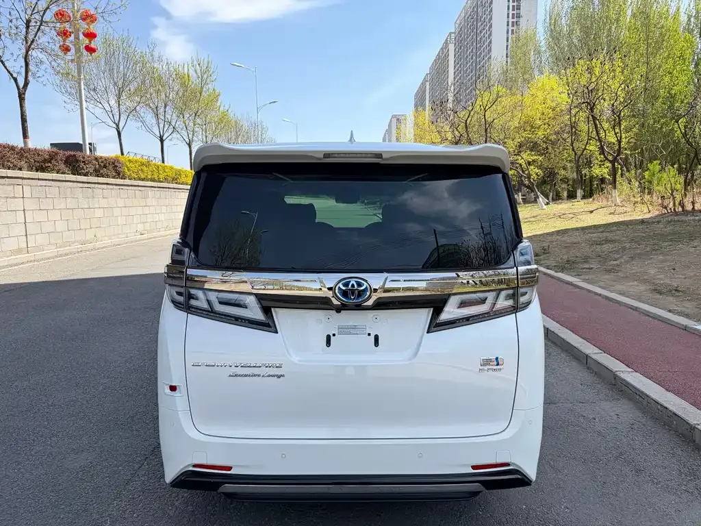 Toyota Vellfire — фото 8