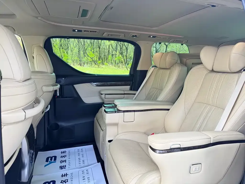 Toyota Vellfire — фото 3