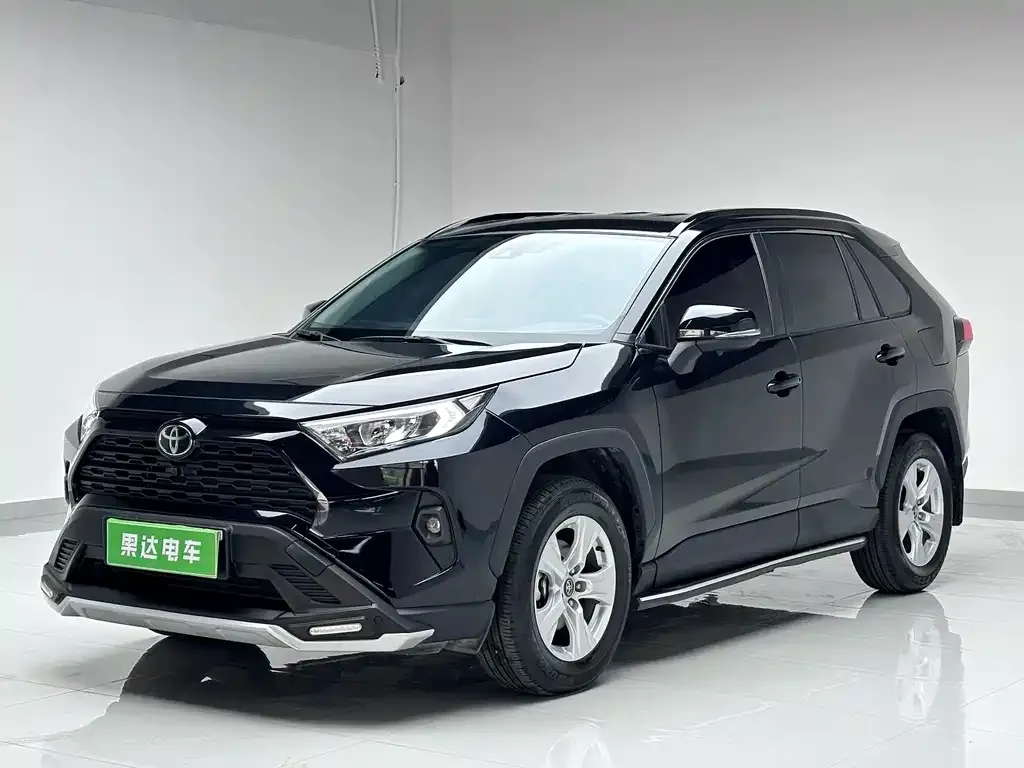 Toyota RAV4 — фото 1