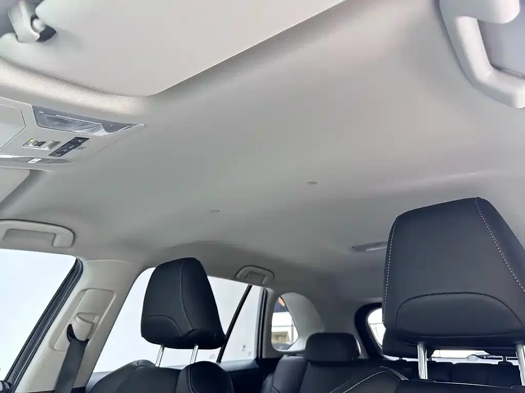 Toyota RAV4 — фото 2