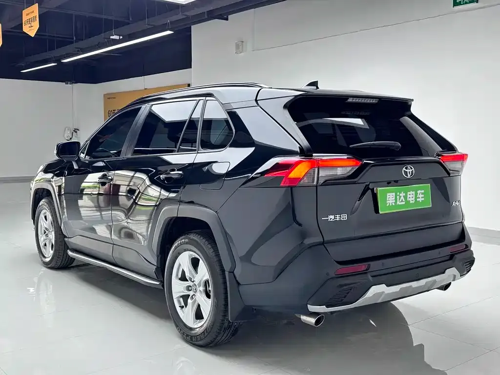 Toyota RAV4 — фото 5