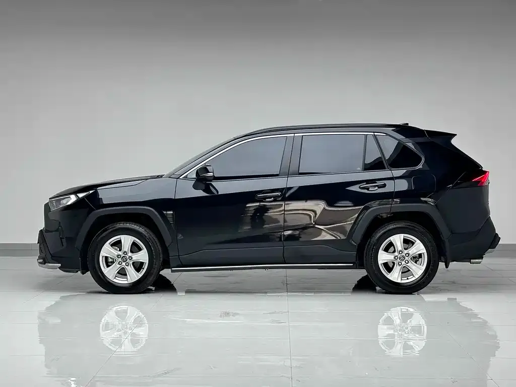 Toyota RAV4 — фото 4