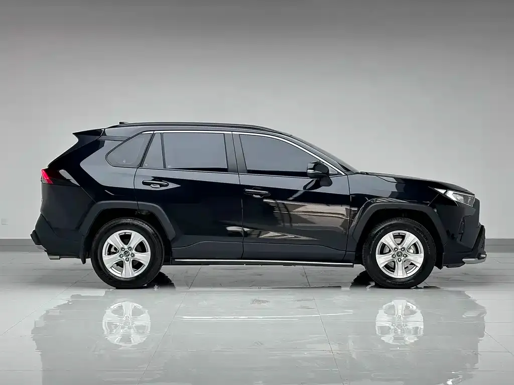 Toyota RAV4 — фото 3