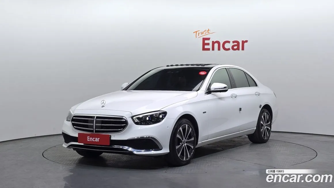 Mercedes-Benz E-Class — фото 1