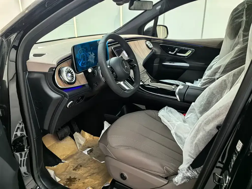 Mercedes-Benz EQE SUV — фото 3