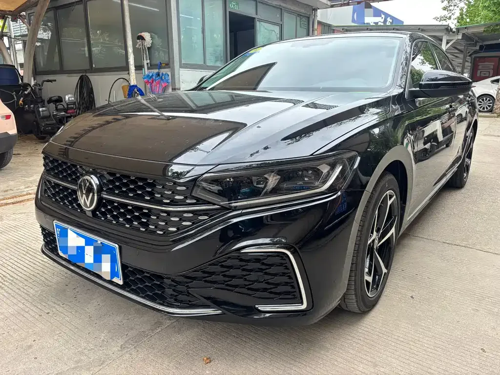 Volkswagen Passat — фото 1
