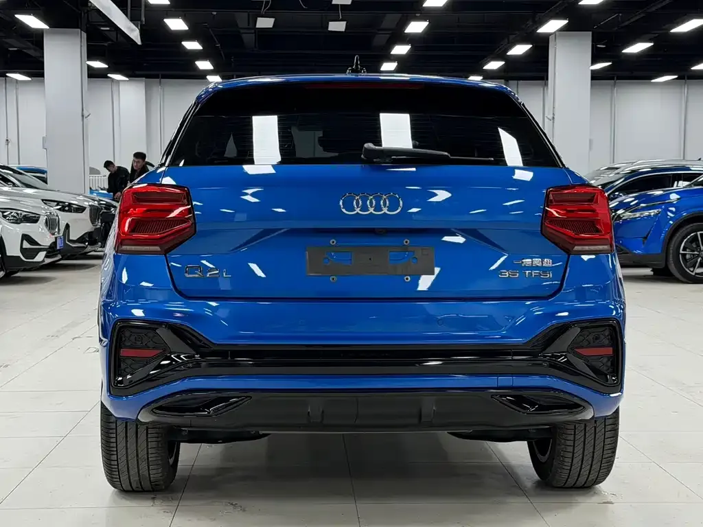 Audi Q2L — фото 2