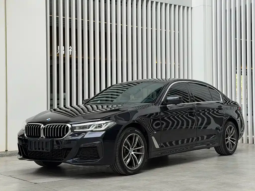 BMW 5 Series — фото 1