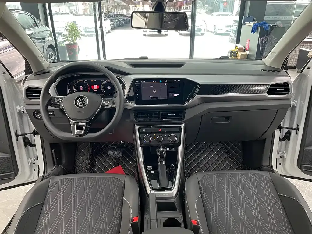 Volkswagen T-Cross — фото 10