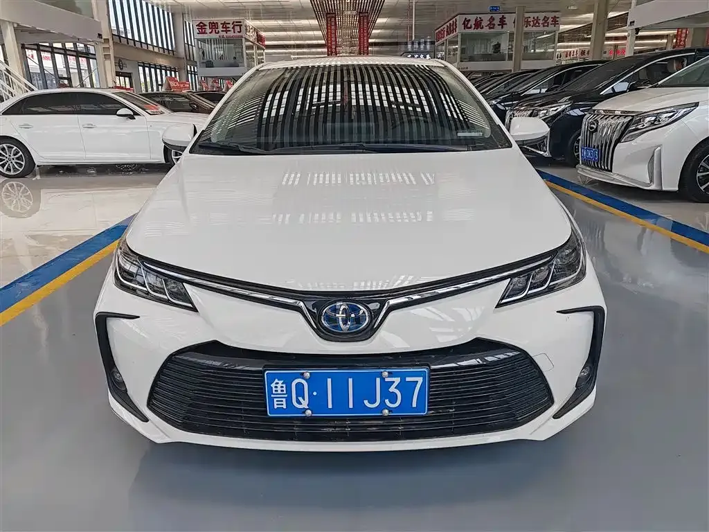 Toyota Corolla — фото 7