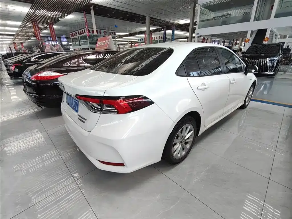 Toyota Corolla — фото 6