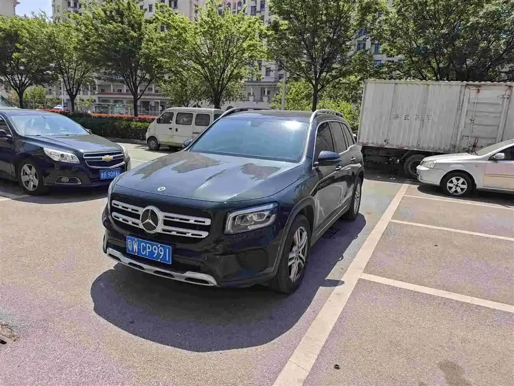 Mercedes-Benz GLB — фото 1