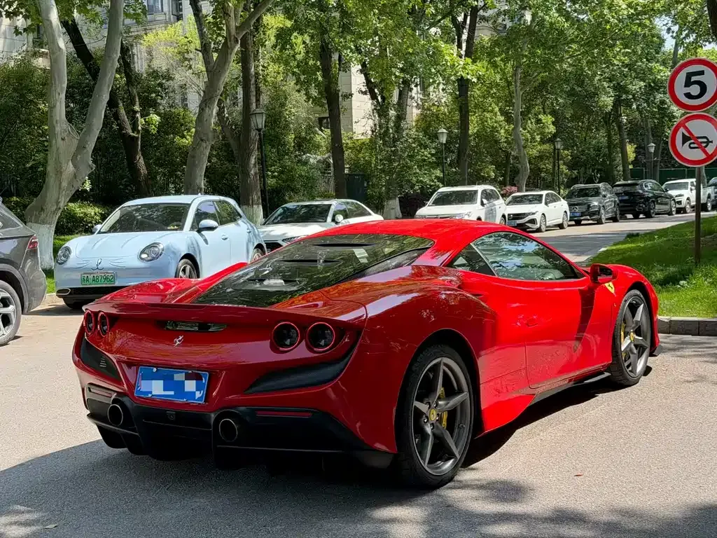 Ferrari F8 — фото 6