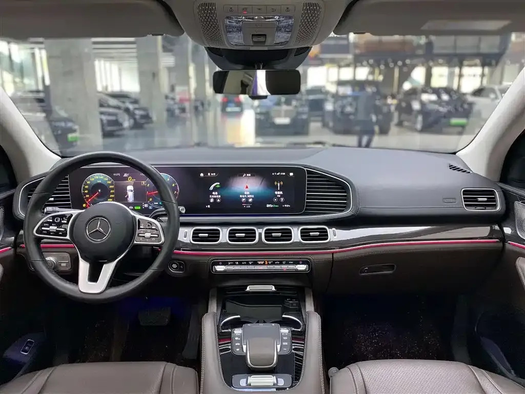 Mercedes-Benz GLS — фото 6