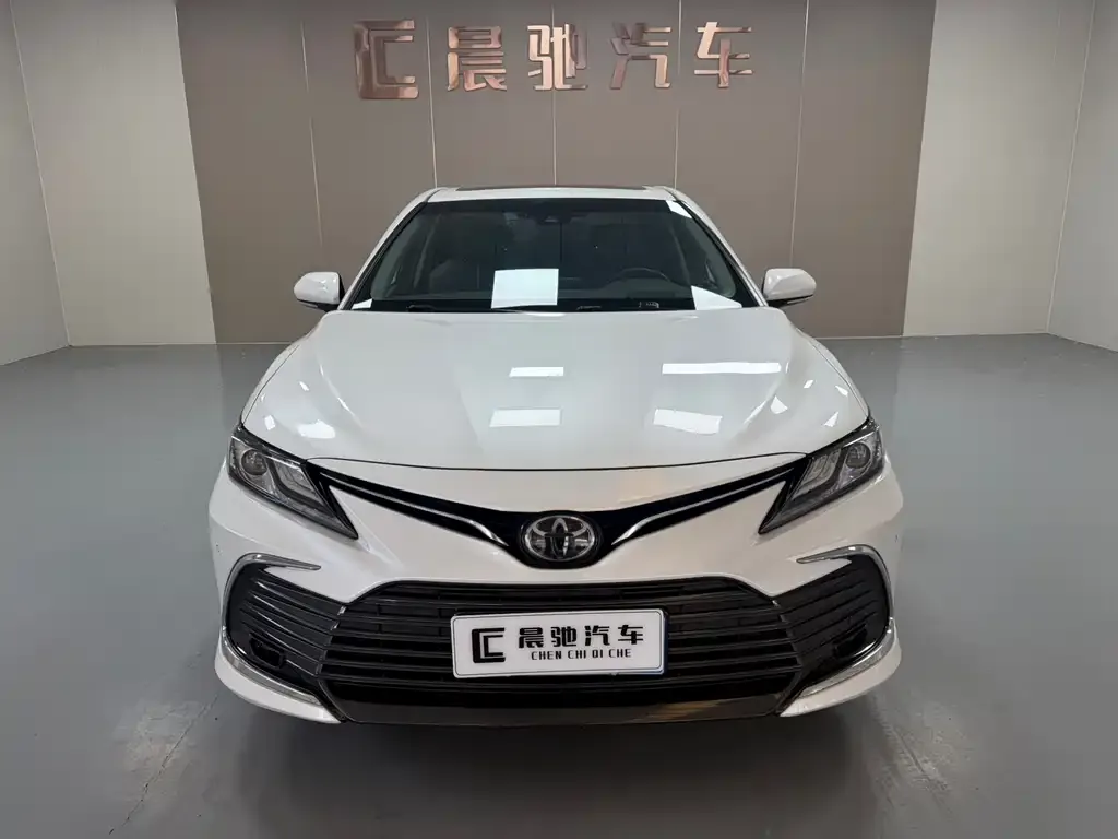 Toyota Camry — фото 4