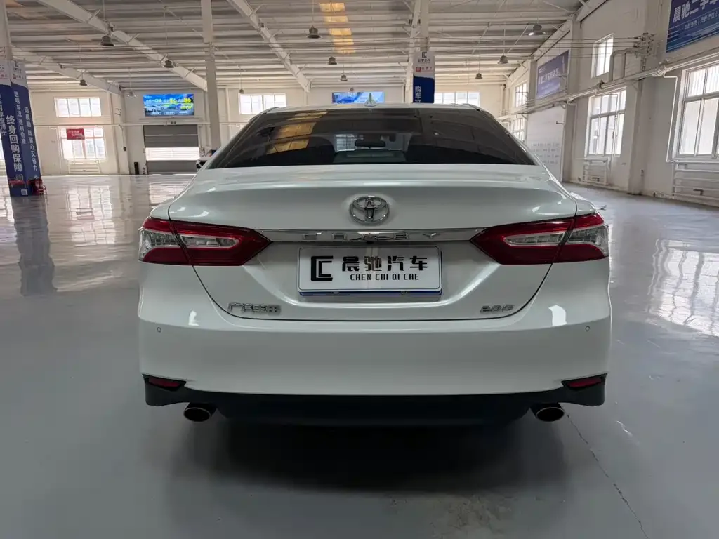Toyota Camry — фото 10