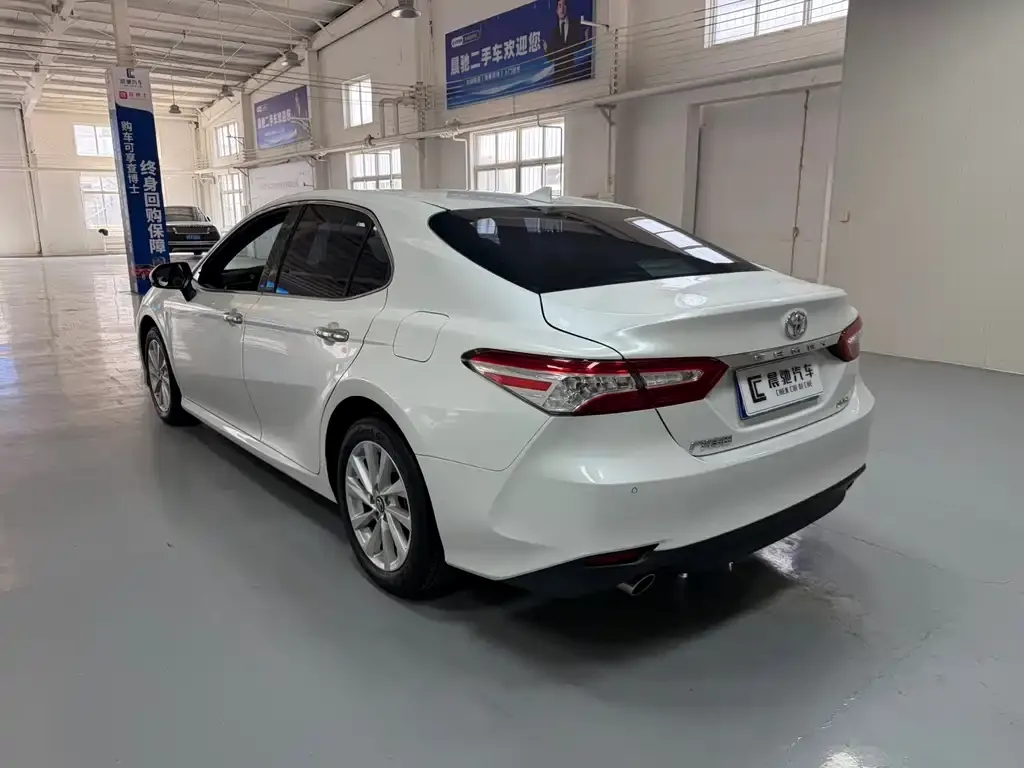Toyota Camry — фото 6
