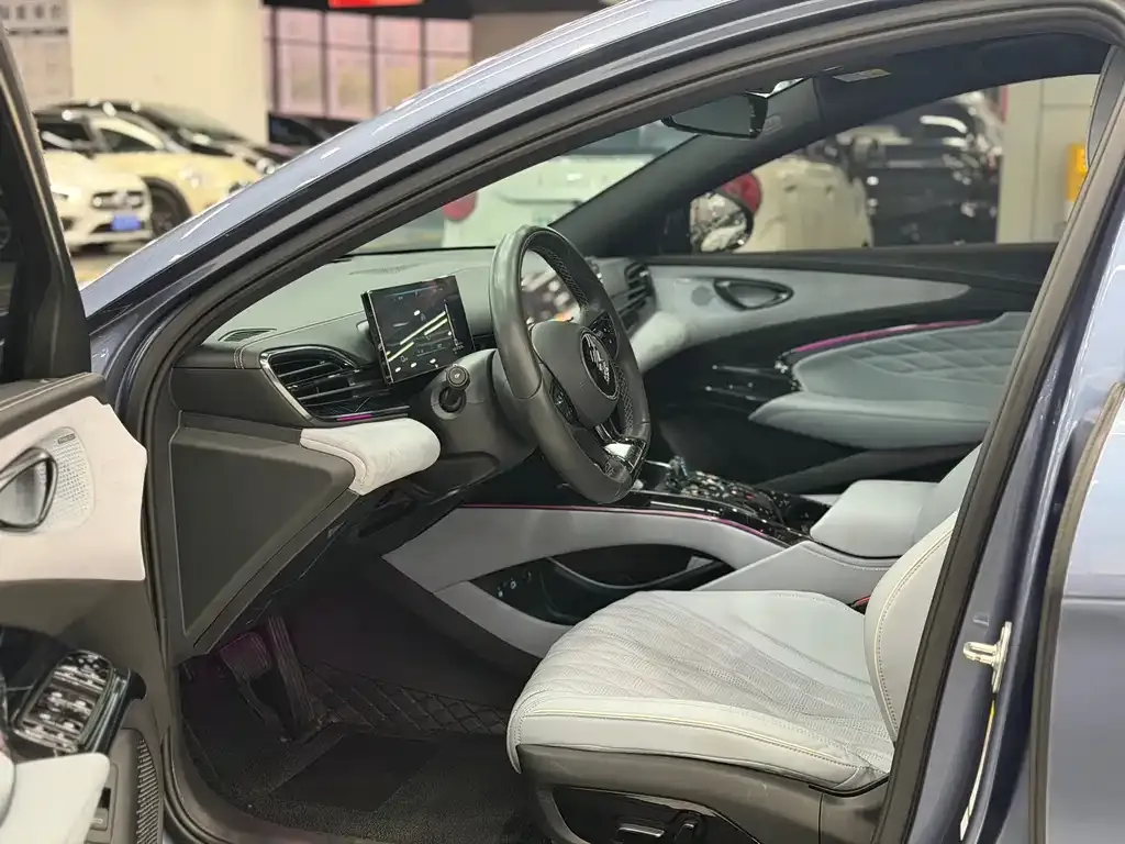 BYD Seal — фото 8