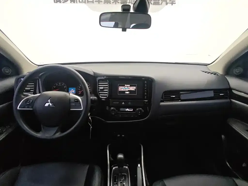 Mitsubishi Outlander 2023 из CN, фото 8