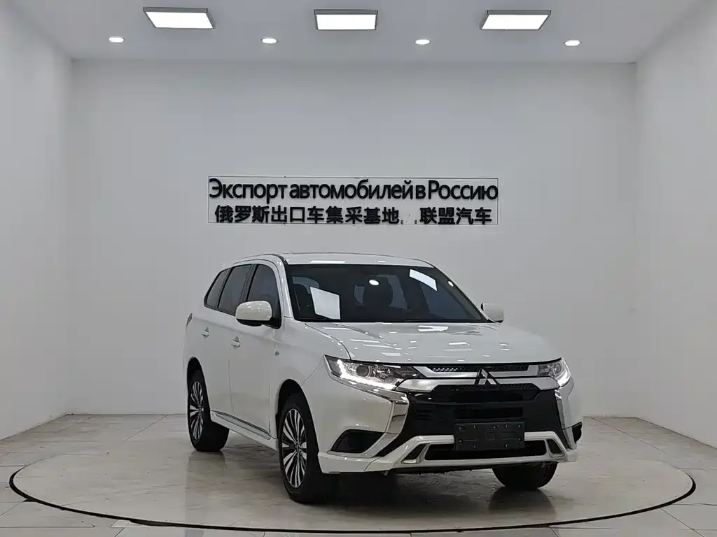Mitsubishi Outlander 2023 из CN, фото 5