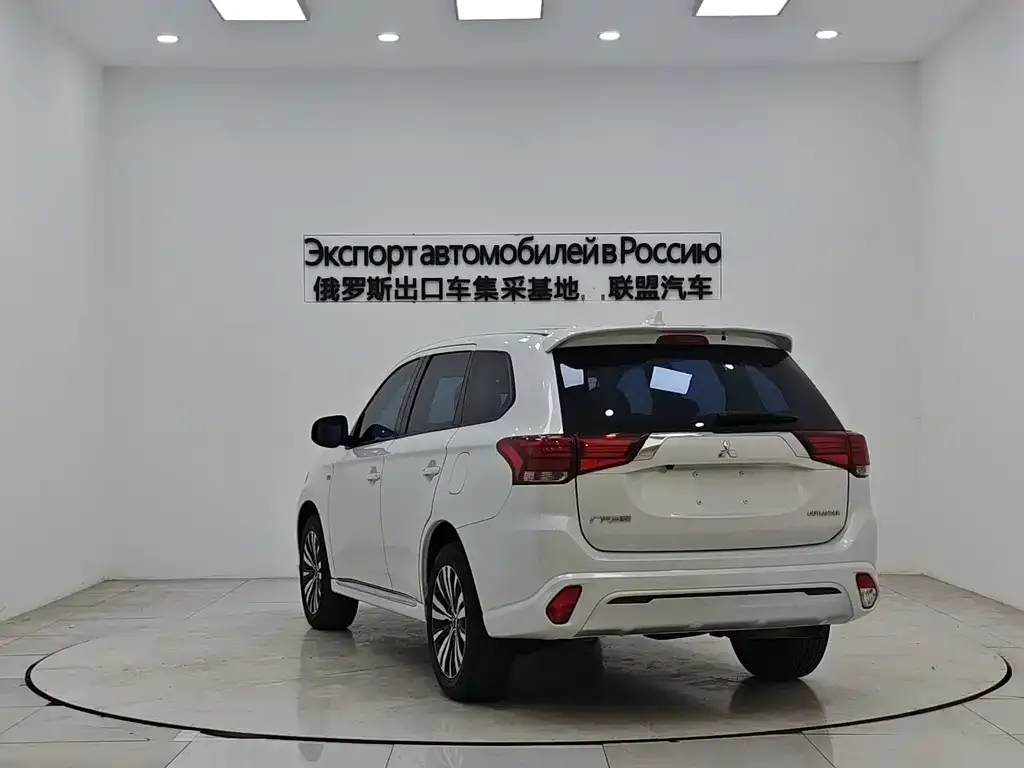 Mitsubishi Outlander 2023 из CN, фото 9