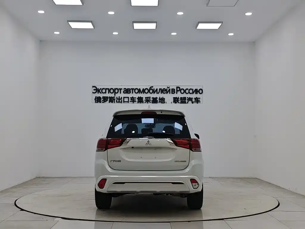 Mitsubishi Outlander 2023 из CN, фото 4