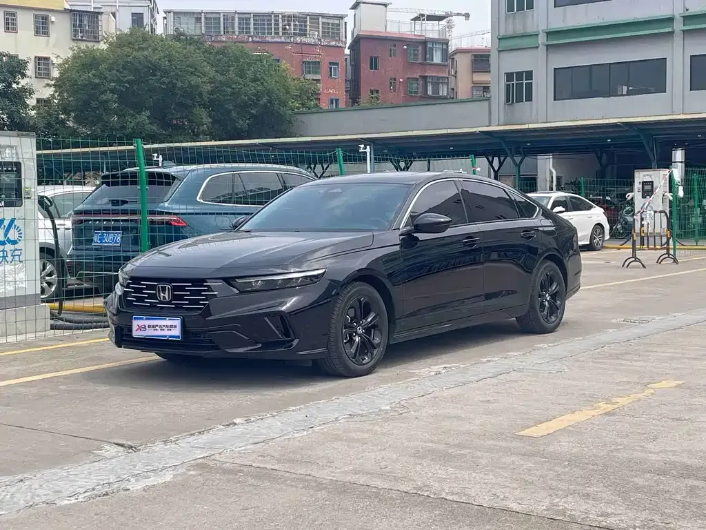 Honda Accord — фото 1