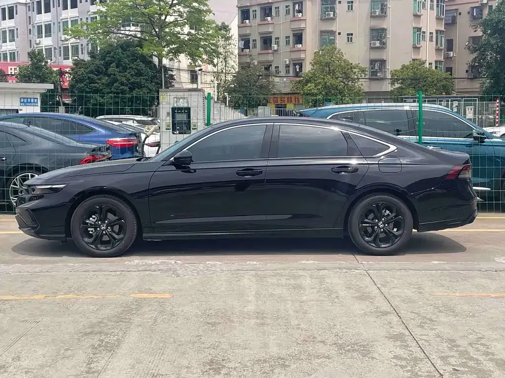 Honda Accord — фото 9