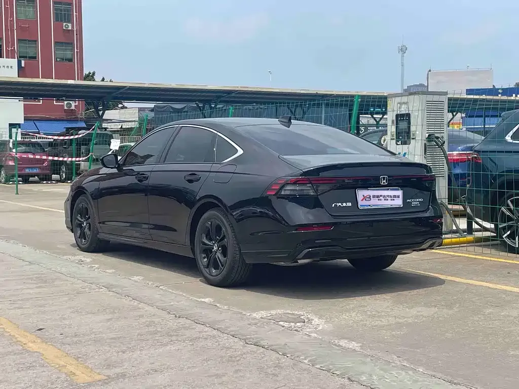 Honda Accord — фото 10