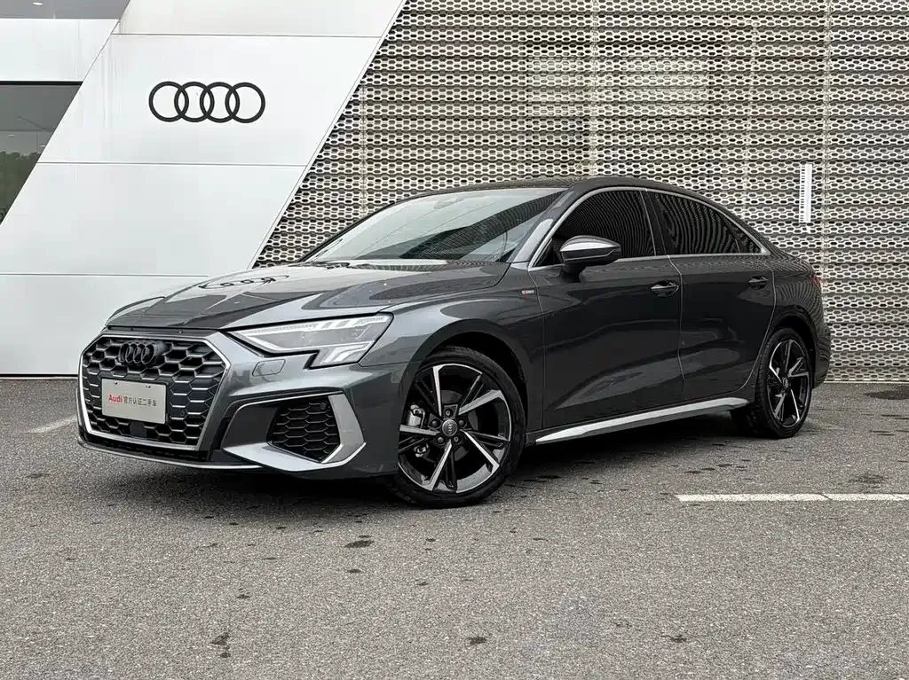 Audi A3 — фото 1