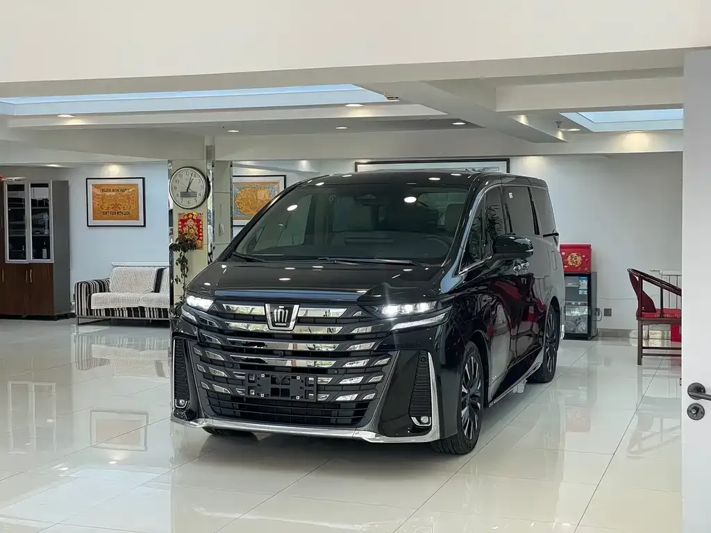 Toyota Vellfire — фото 1