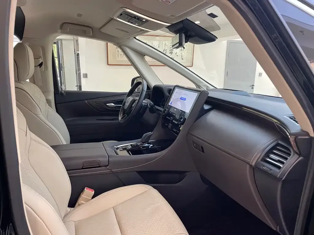 Toyota Vellfire — фото 3