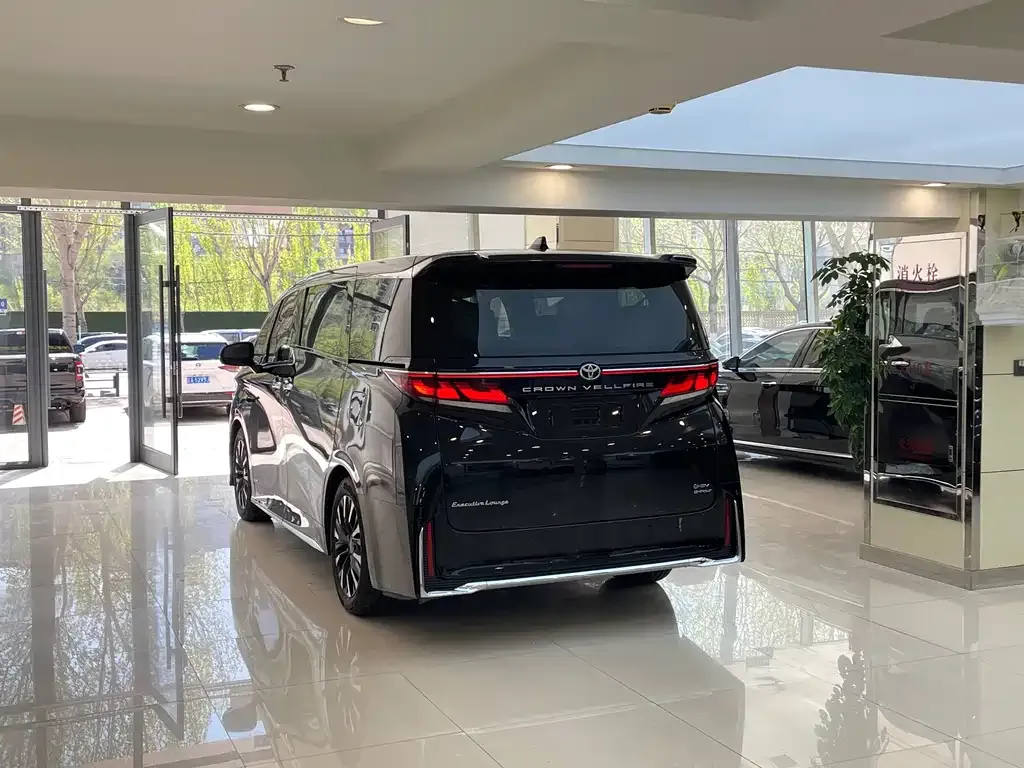 Toyota Vellfire — фото 10