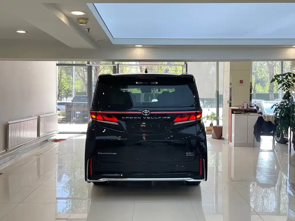 Toyota Vellfire — фото 4