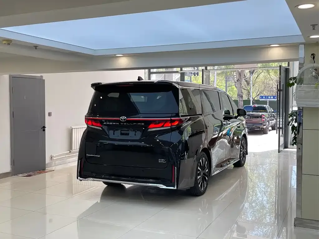 Toyota Vellfire — фото 8