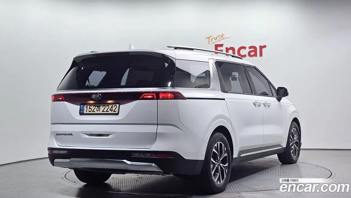Kia Carnival — фото 10