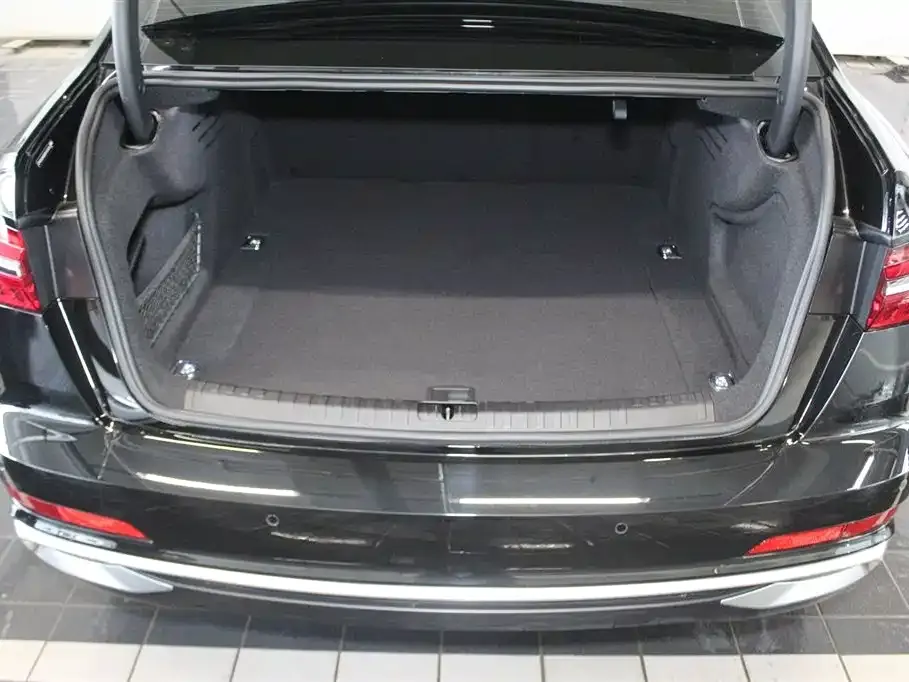 Audi A6L 2024 из CN, фото 9