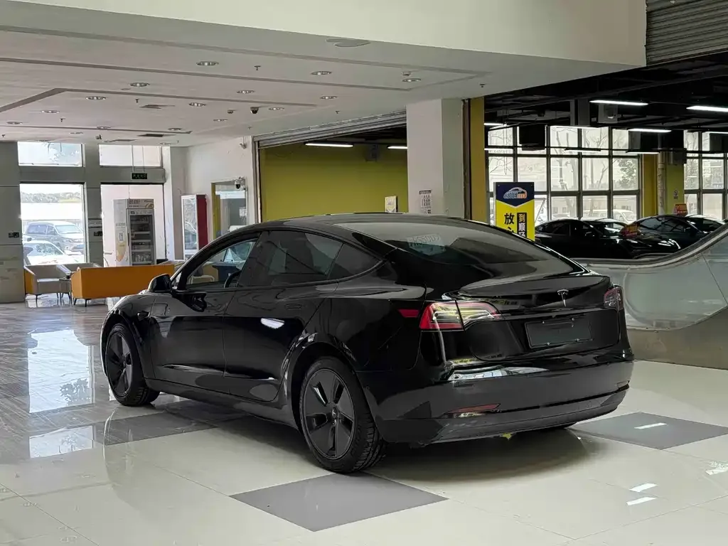 Tesla Model 3 — фото 6
