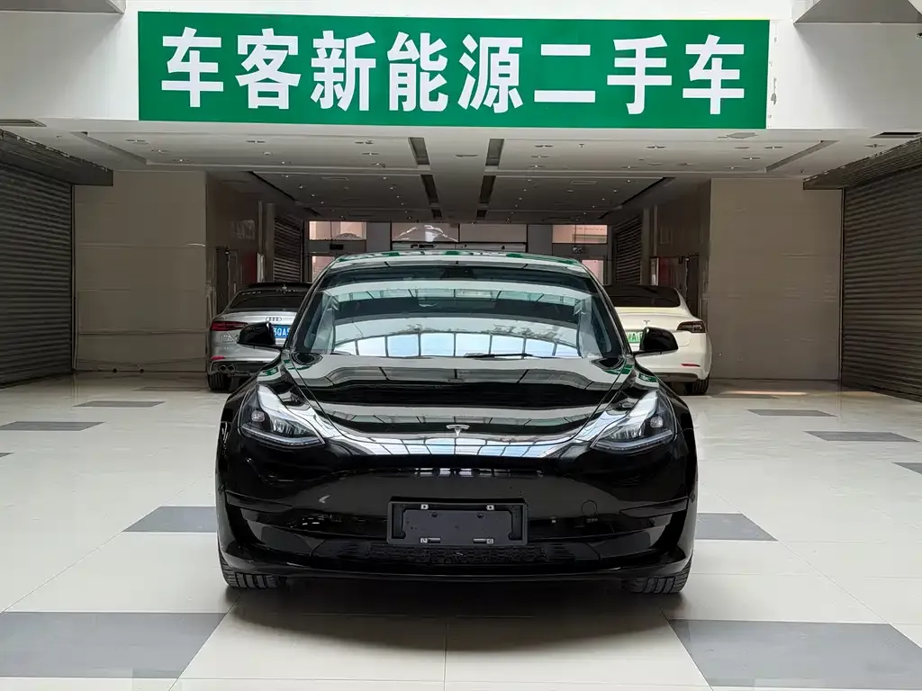 Tesla Model 3 — фото 4