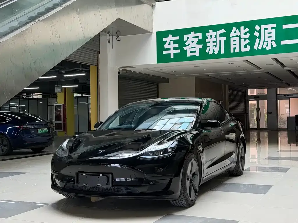 Tesla Model 3 — фото 10