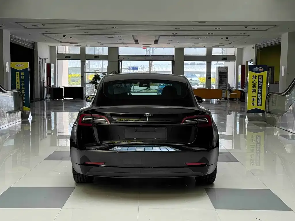 Tesla Model 3 — фото 7