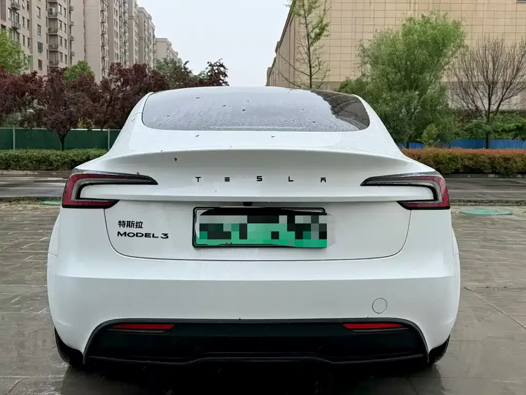 Tesla Model 3 — фото 3