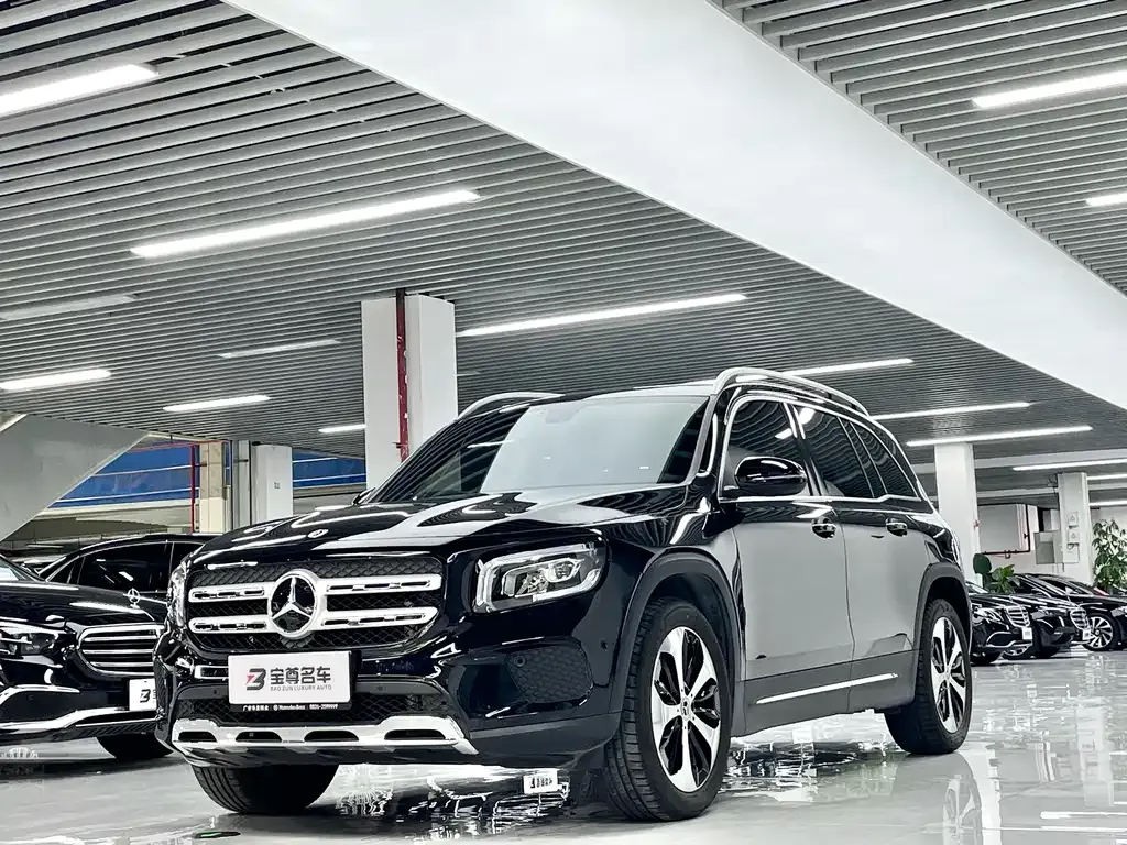 Mercedes-Benz GLB — фото 1