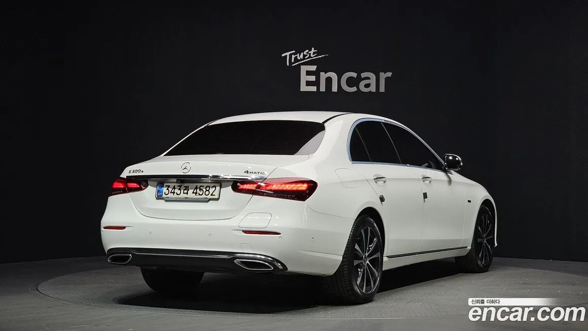 Mercedes-Benz E-Class — фото 5
