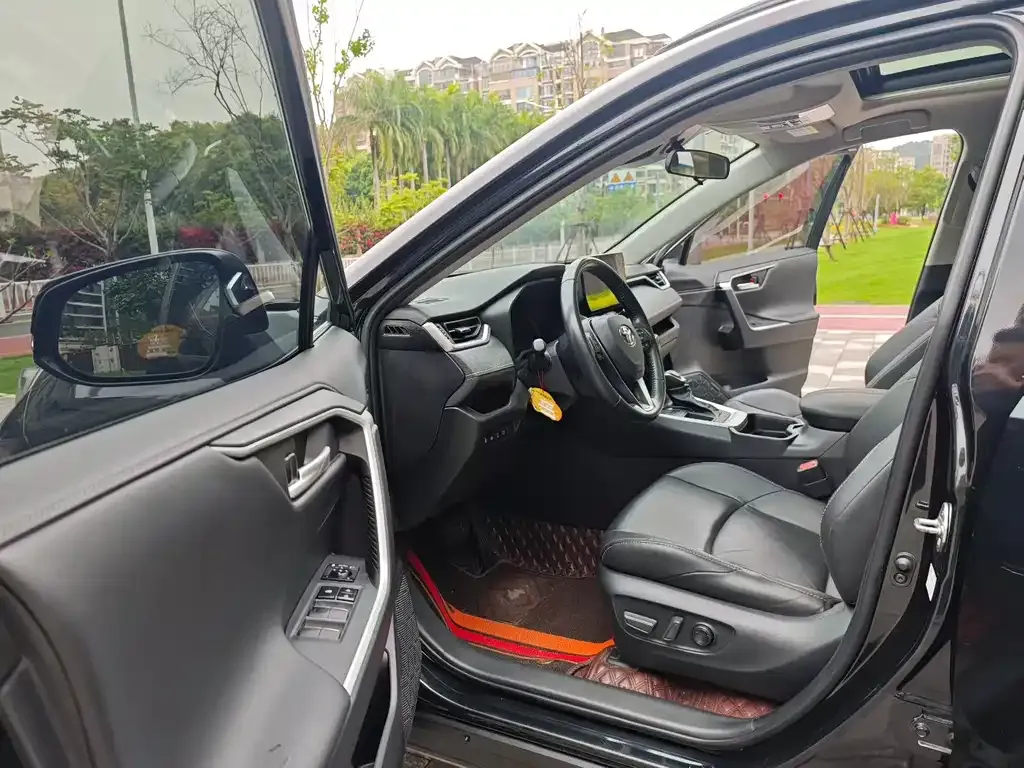 Toyota Wildlander 2023 из CN, фото 4