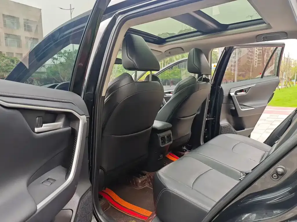 Toyota Wildlander 2023 из CN, фото 2