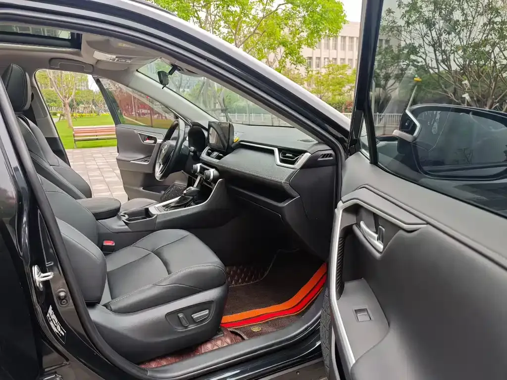 Toyota Wildlander 2023 из CN, фото 3